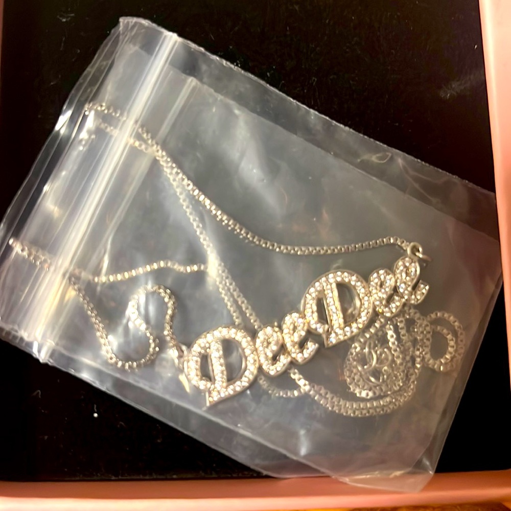 Name necklace 18inch (DeeDee)